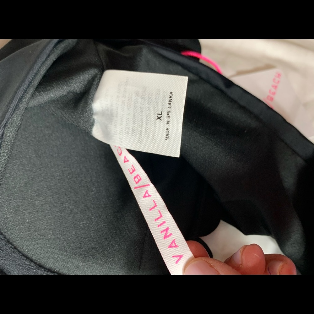 Jrs XL Vanilla Beach NWT halter bikini top - Picture 8 of 9